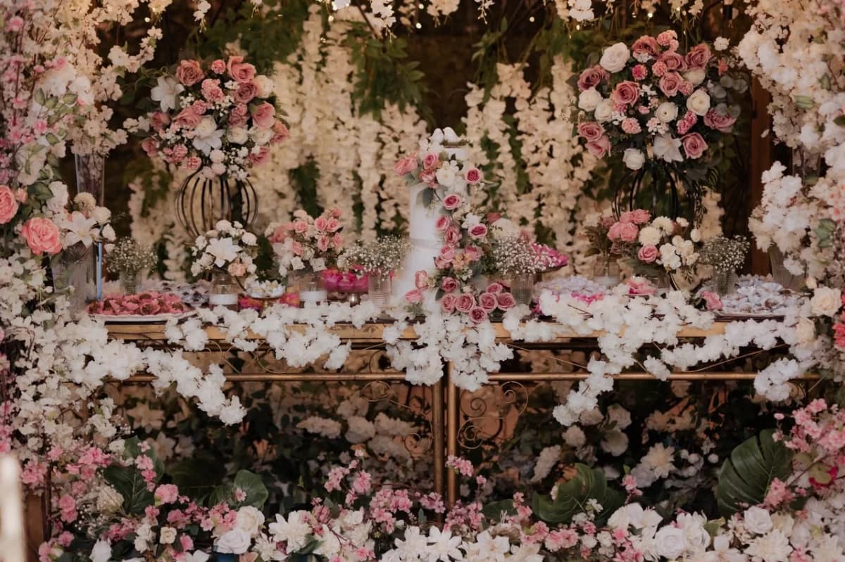 Salão do Espaço Jaqueline Flores montado para uma festa