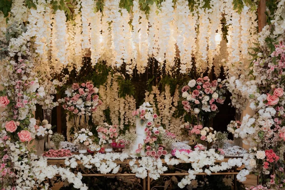 Salão principal montado para um casamento